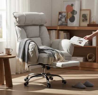 ERGOWAVE L1 in a reading corner with a throw over the backrest